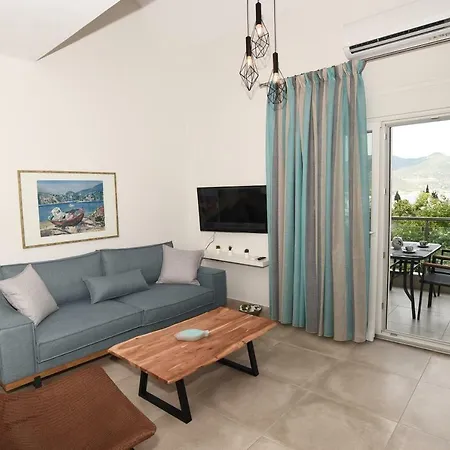 Holiday home Melia Luxury With Pool Nea Iraklitsa