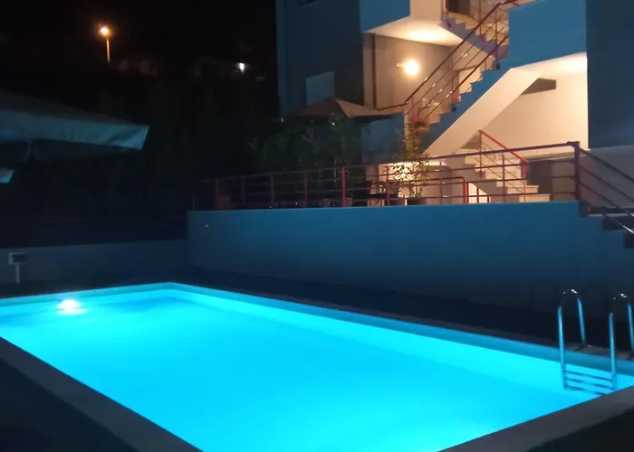 Holiday home Melia Luxury With Pool Nea Iraklitsa